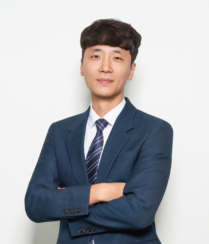 부신지사장 취임 이후 할발한 활돌을 하고 있는 고상준 부산 지점장.jpg