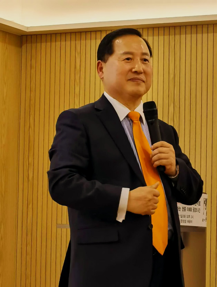 이창호 저자가 강연하는 모습.jpg