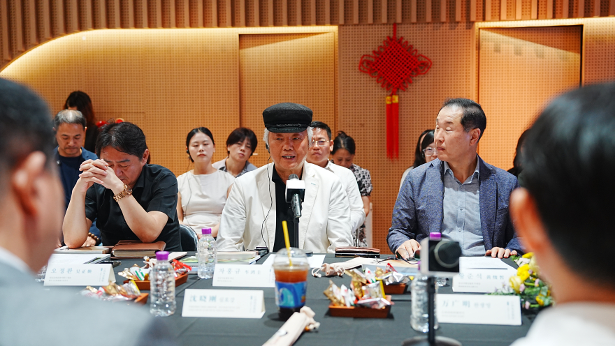 한중미술협회차홍규 회장의 기조연설, 사진 제공 한중미술협회.JPG