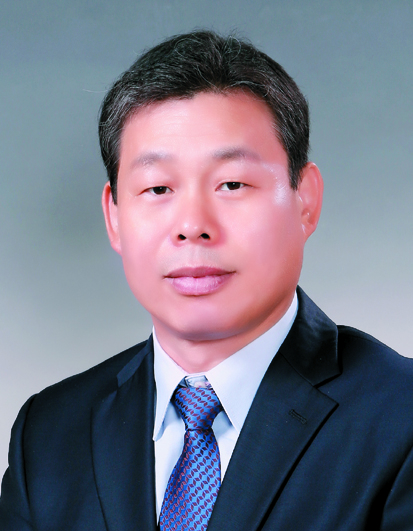 학생들에게 창의적 교육을 주도하는 박광순 장안 중학교 교장..jpg