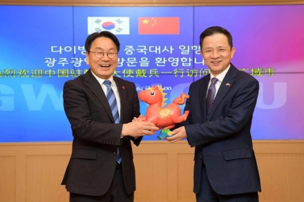 [한중연합일보] 판다에서 민주주의까지… 다이빙 주한 중국대사, 첫 5·18묘역 참배