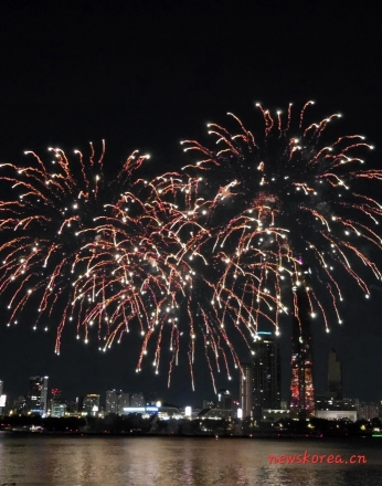 [한중연합일보] 서울 밤하늘 수놓은 2026 세계불꽃축제…빛으로 전한 위로와 희망